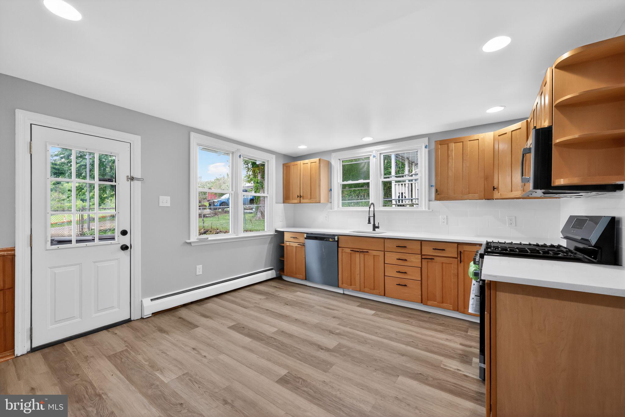 16 Convent Road Aston, PA 19014 - Photo 4 of 15