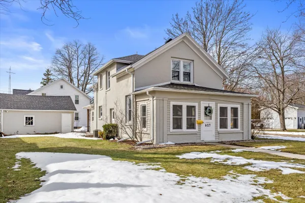 $369,900 | 627 West Wisconsin Avenue, Oconomowoc, WI 53066