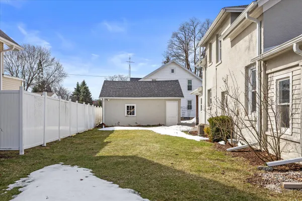 $369,900 | 627 West Wisconsin Avenue, Oconomowoc, WI 53066
