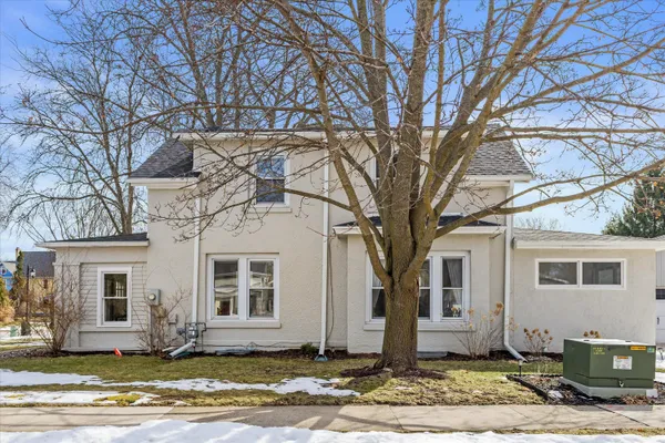$369,900 | 627 West Wisconsin Avenue, Oconomowoc, WI 53066