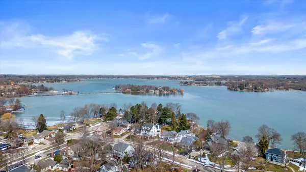 $369,900 | 627 West Wisconsin Avenue, Oconomowoc, WI 53066