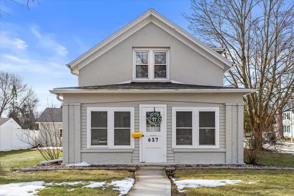 $369,900 | 627 West Wisconsin Avenue, Oconomowoc, WI 53066