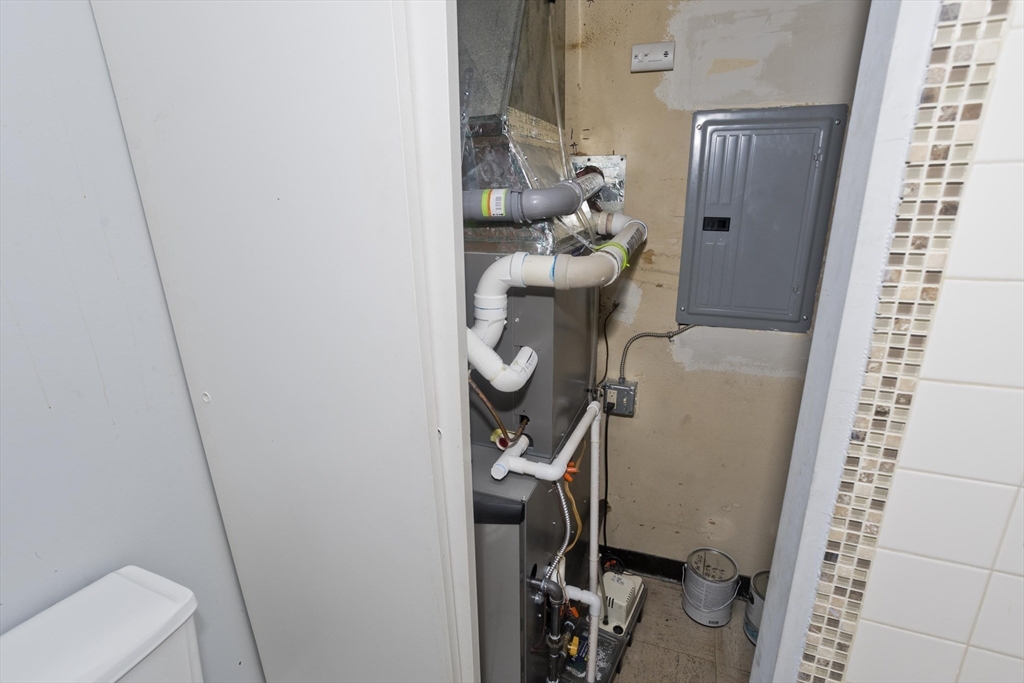 169 Nassau Drive, Unit 169 Springfield, MA 01129 - Photo 18 of 31 a bathroom with a toilet and a sink