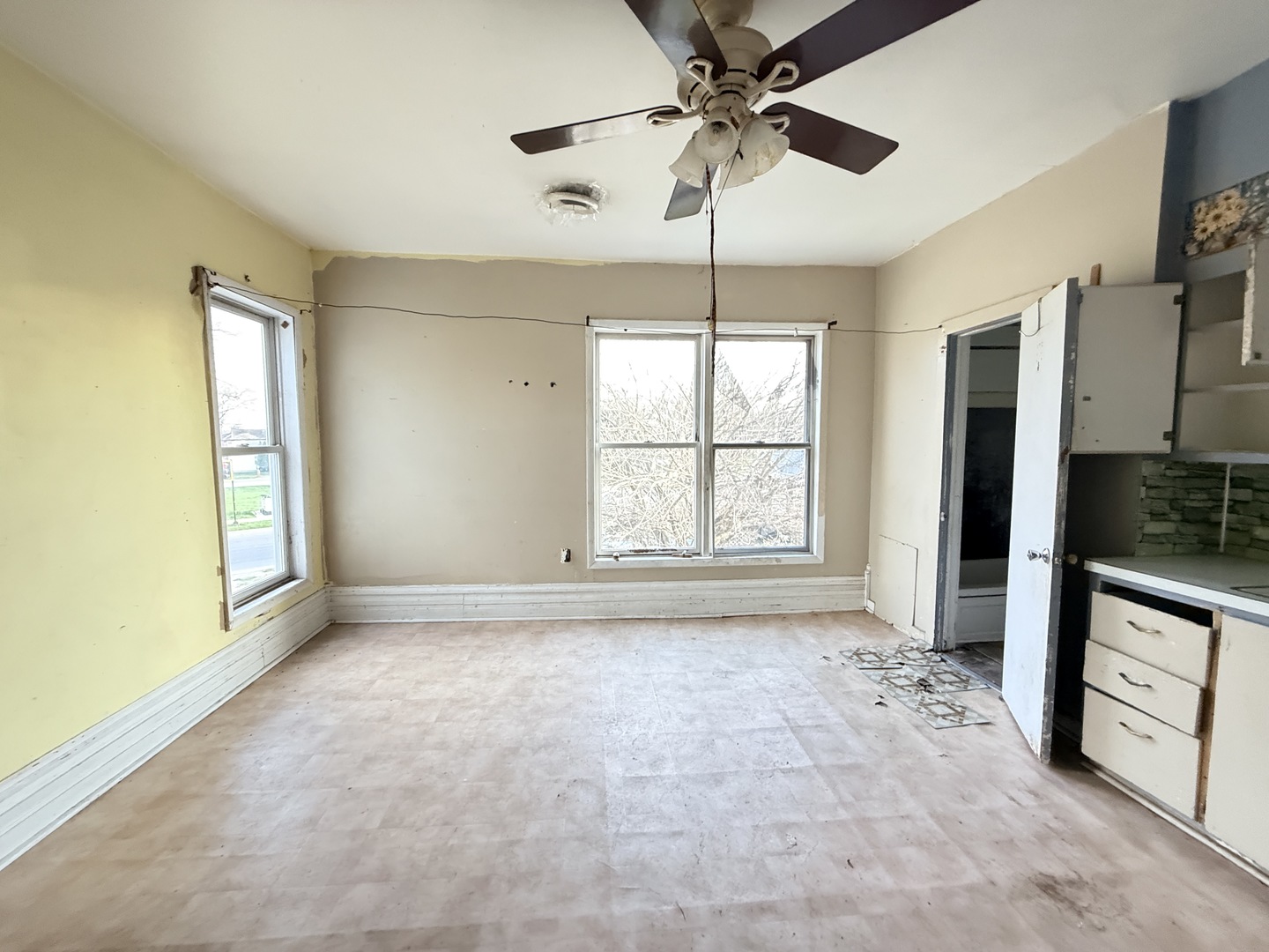 101 5th Street Carmi, IL 62821 - Photo 11 of 28 a view of an empty room with a window