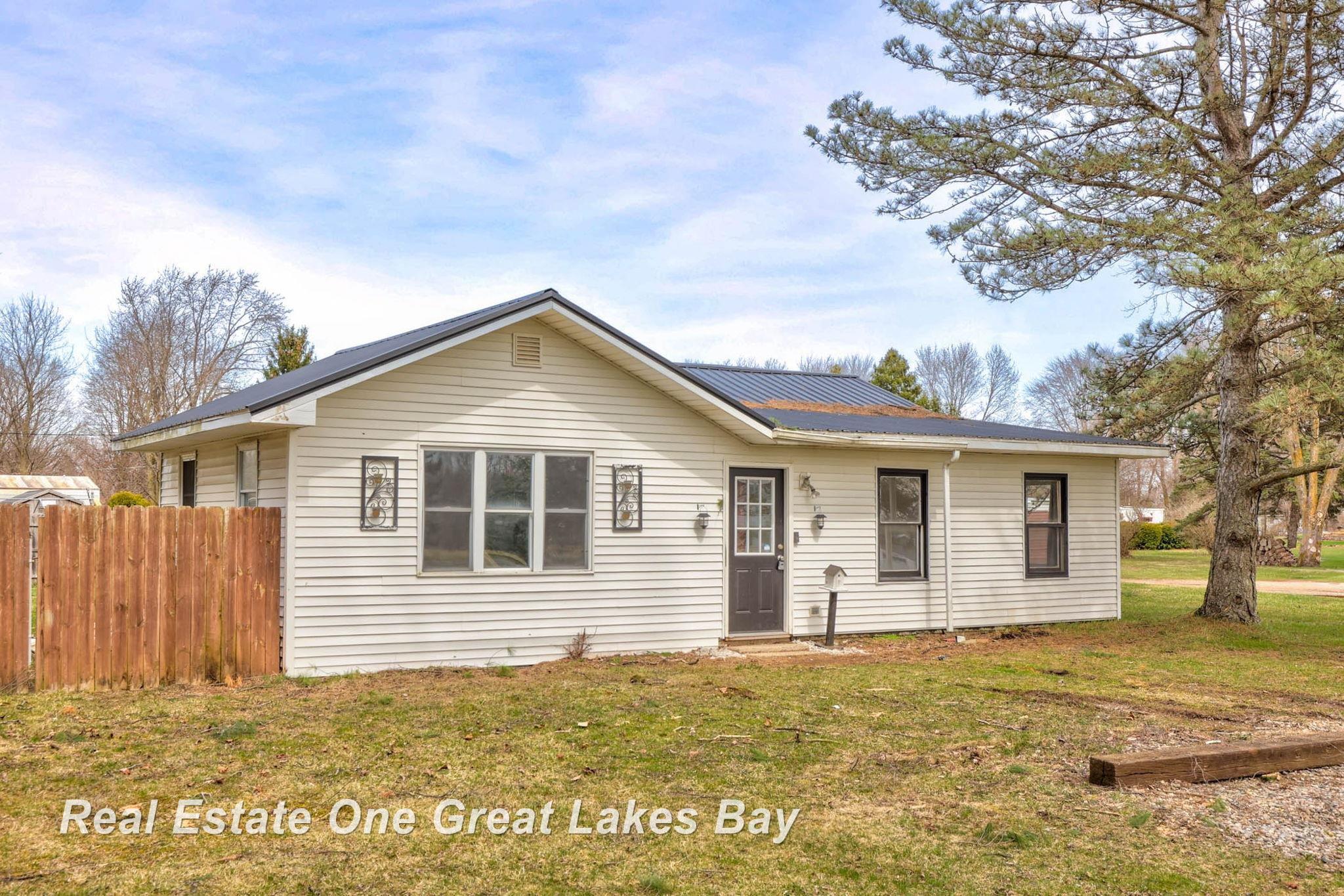 8698 Simpson Road Ovid, MI 48866 - Photo 4 of 30