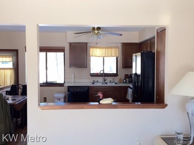 3928 Mapleleaf Road Waterford, MI 48328 - Photo 8 of 21 Kitchen Looking In.jpg