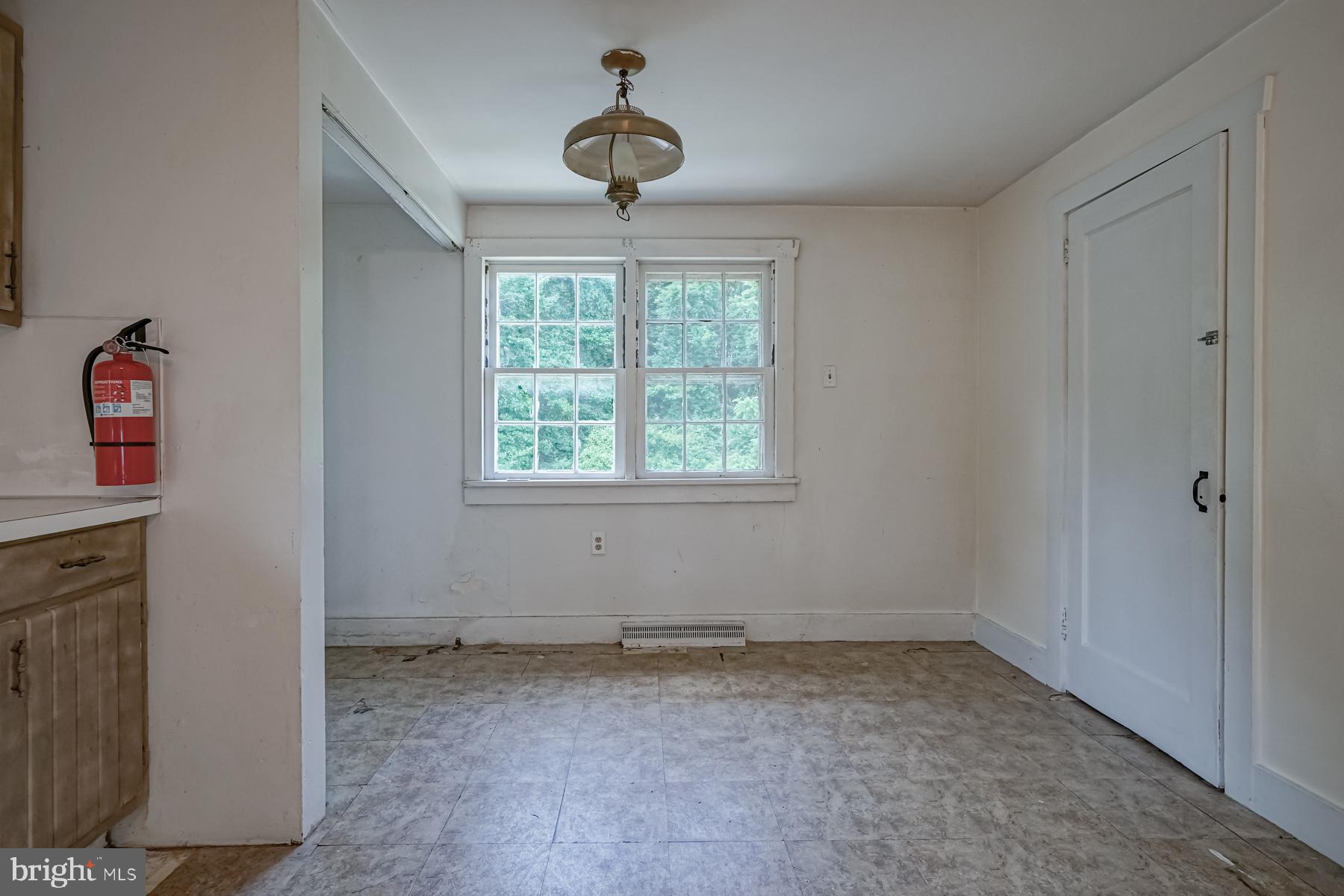230 Salem Hancocks Bridge Road Salem, NJ 08079 - Photo 4 of 25 kitchen