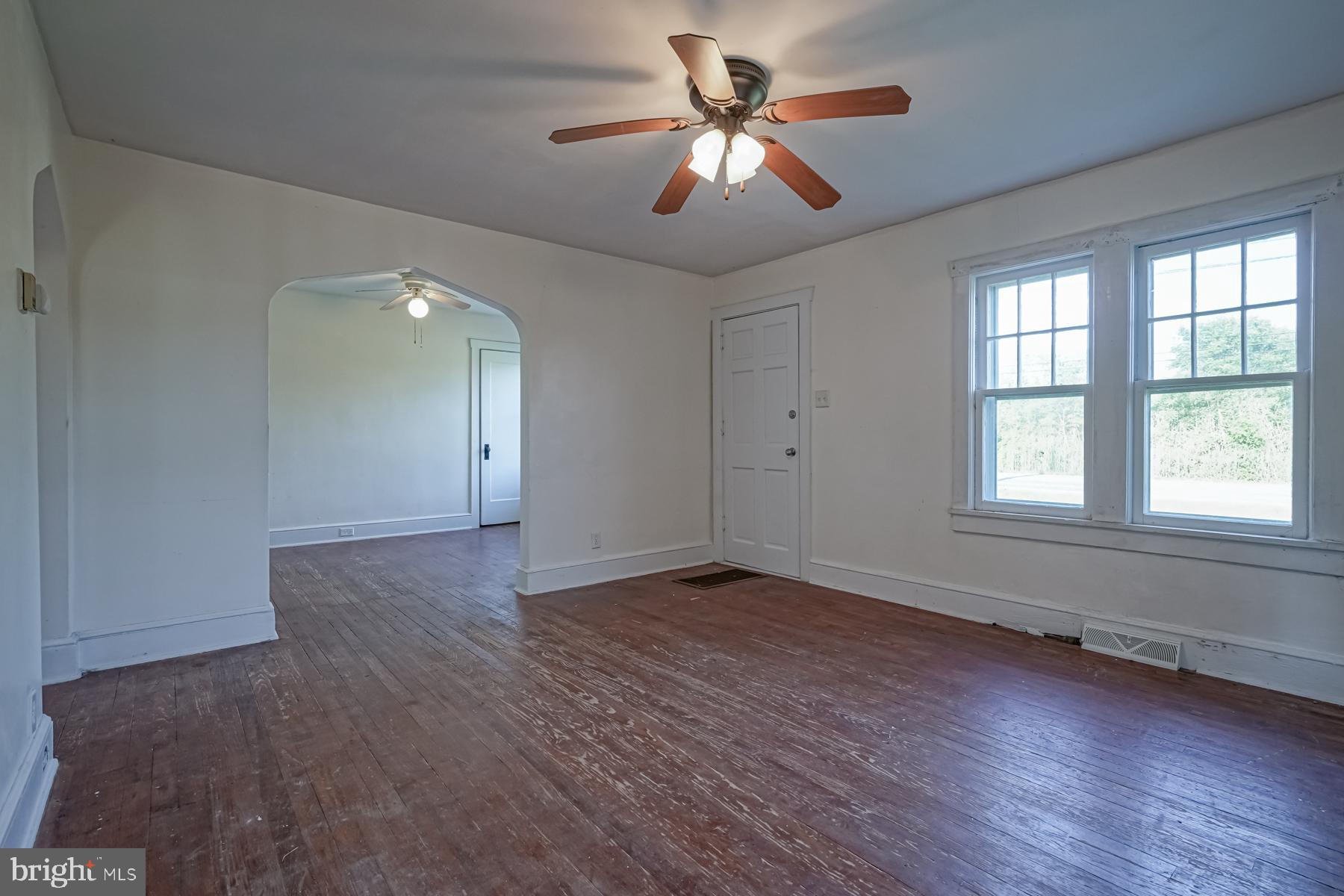 230 Salem Hancocks Bridge Road Salem, NJ 08079 - Photo 6 of 25 living room