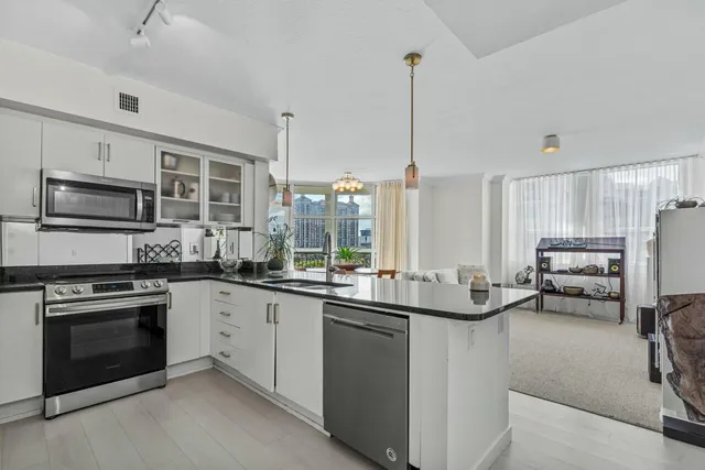 $690,000 | 600 South Dixie Highway, Unit 629, West Palm Beach, FL 33401