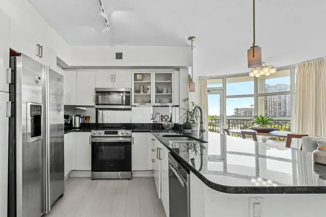 $690,000 | 600 South Dixie Highway, Unit 629, West Palm Beach, FL 33401