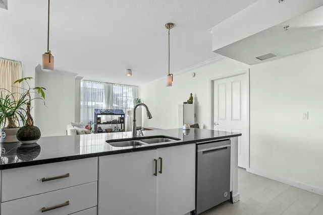 $690,000 | 600 South Dixie Highway, Unit 629, West Palm Beach, FL 33401