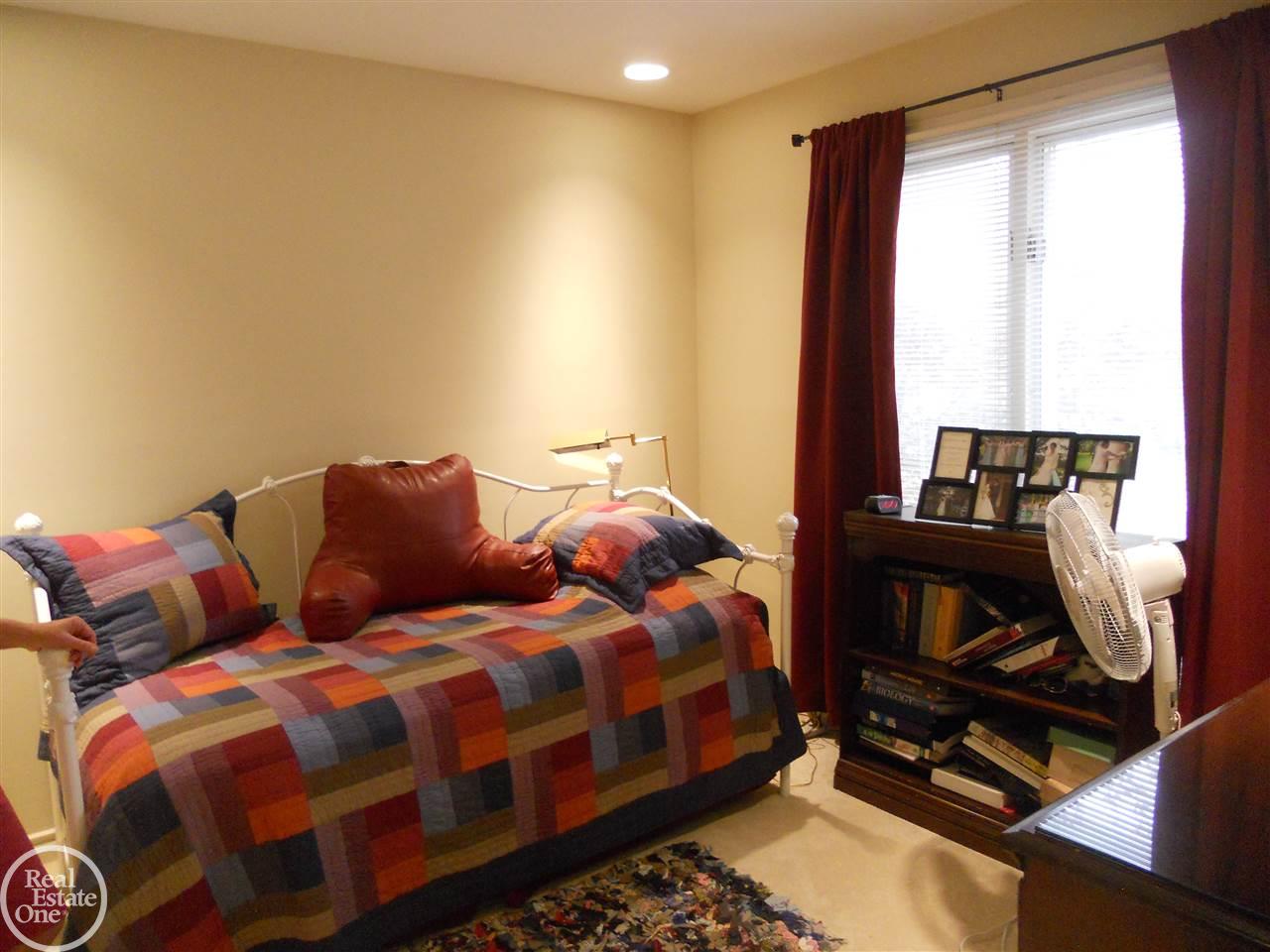 966 Golfview Court Rochester Hills, MI 48307 - Photo 21 of 35