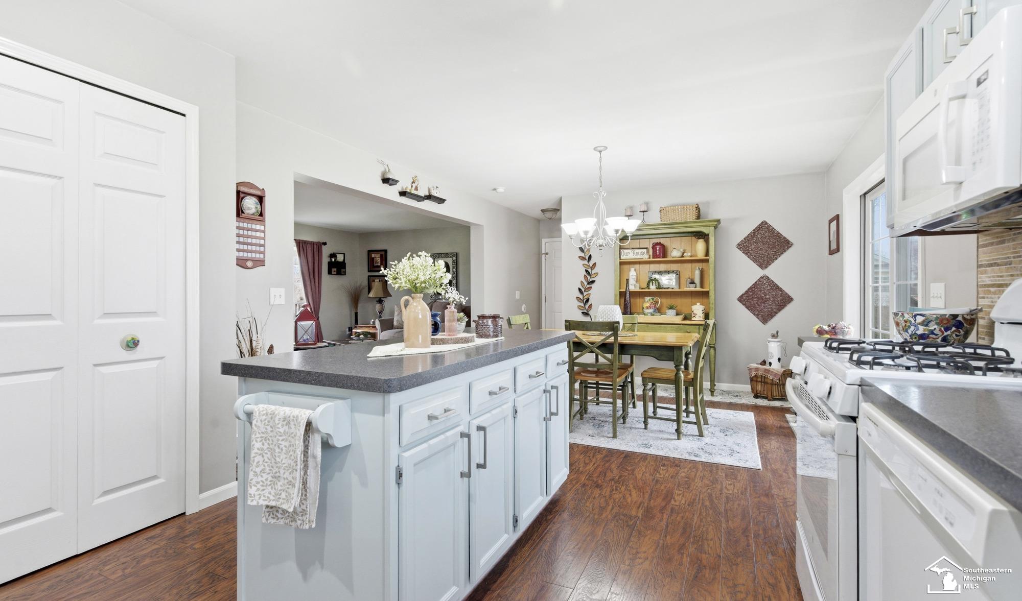 4307 Burke Road Newport, MI 48166 - Photo 8 of 46 50202401-15096d27-594b-40b0-aa70-746f2d4def33.JPG