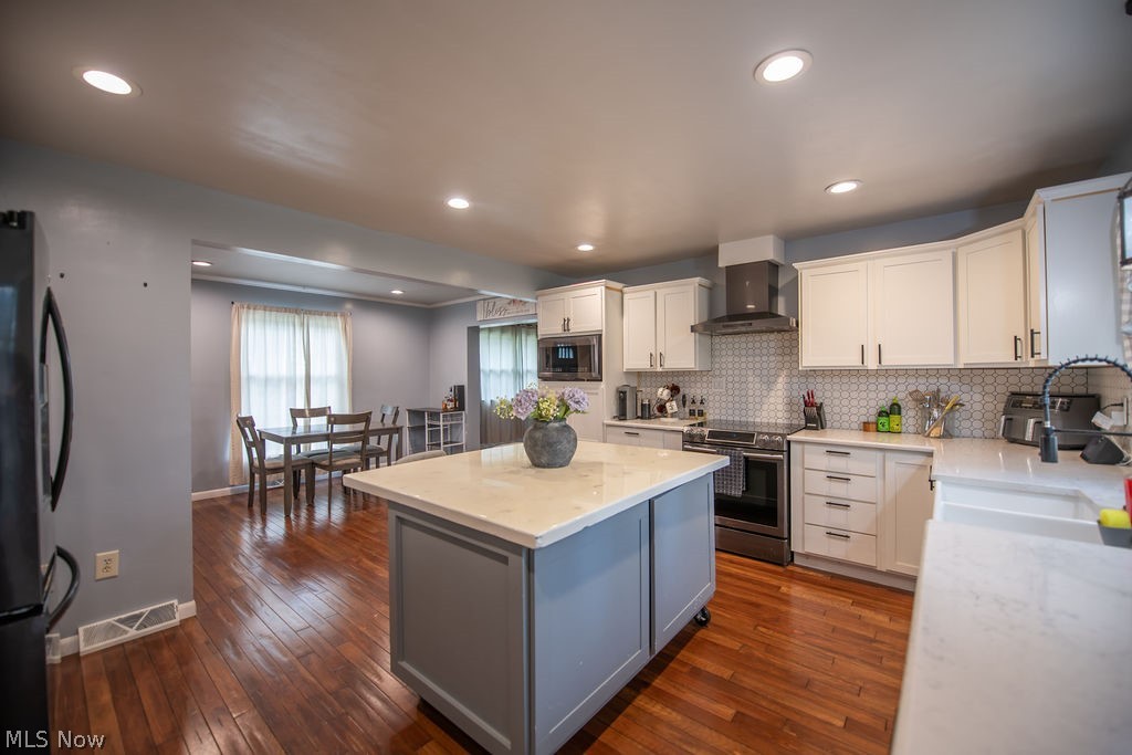 827 East 5th Street Dover, OH 44622 - Photo 17 of 38 View of the open kitchen area
