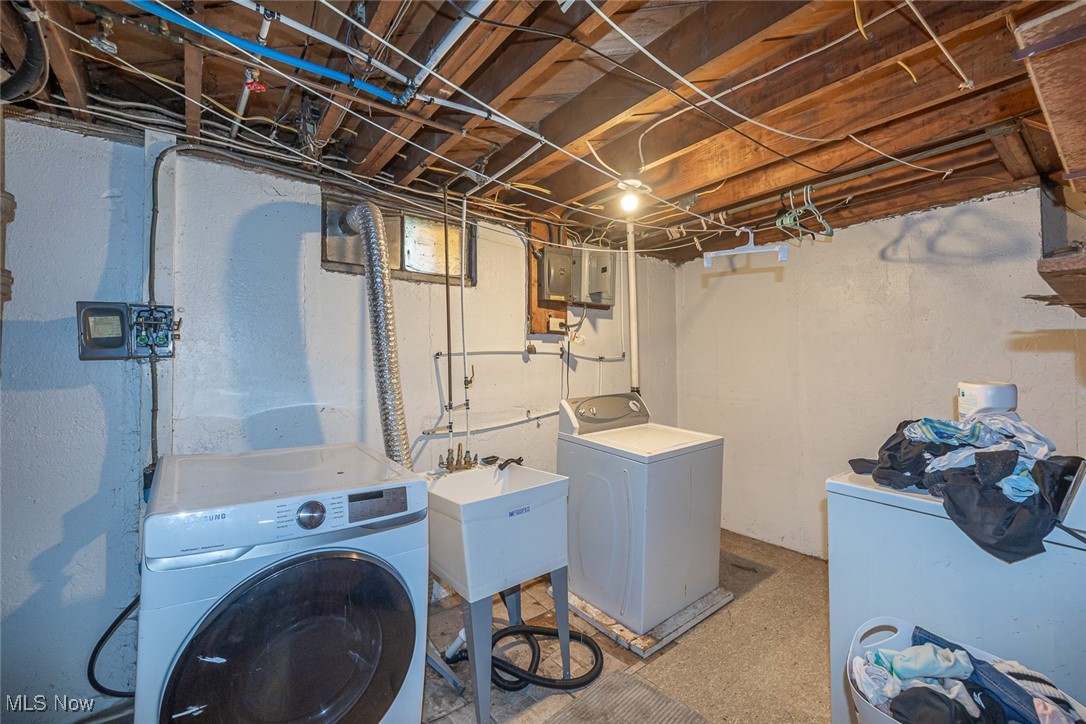 21202 Franklin Road Maple Heights, OH 44137 - Photo 24 of 28 Washroom featuring independent washer and dryer and electric panel