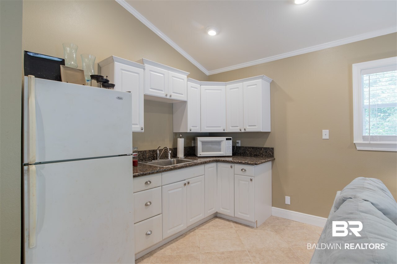 17401 Bee Gum Road Bay Minette, AL 36507 - Photo 37 of 46 Guesthouse-Kitchenette