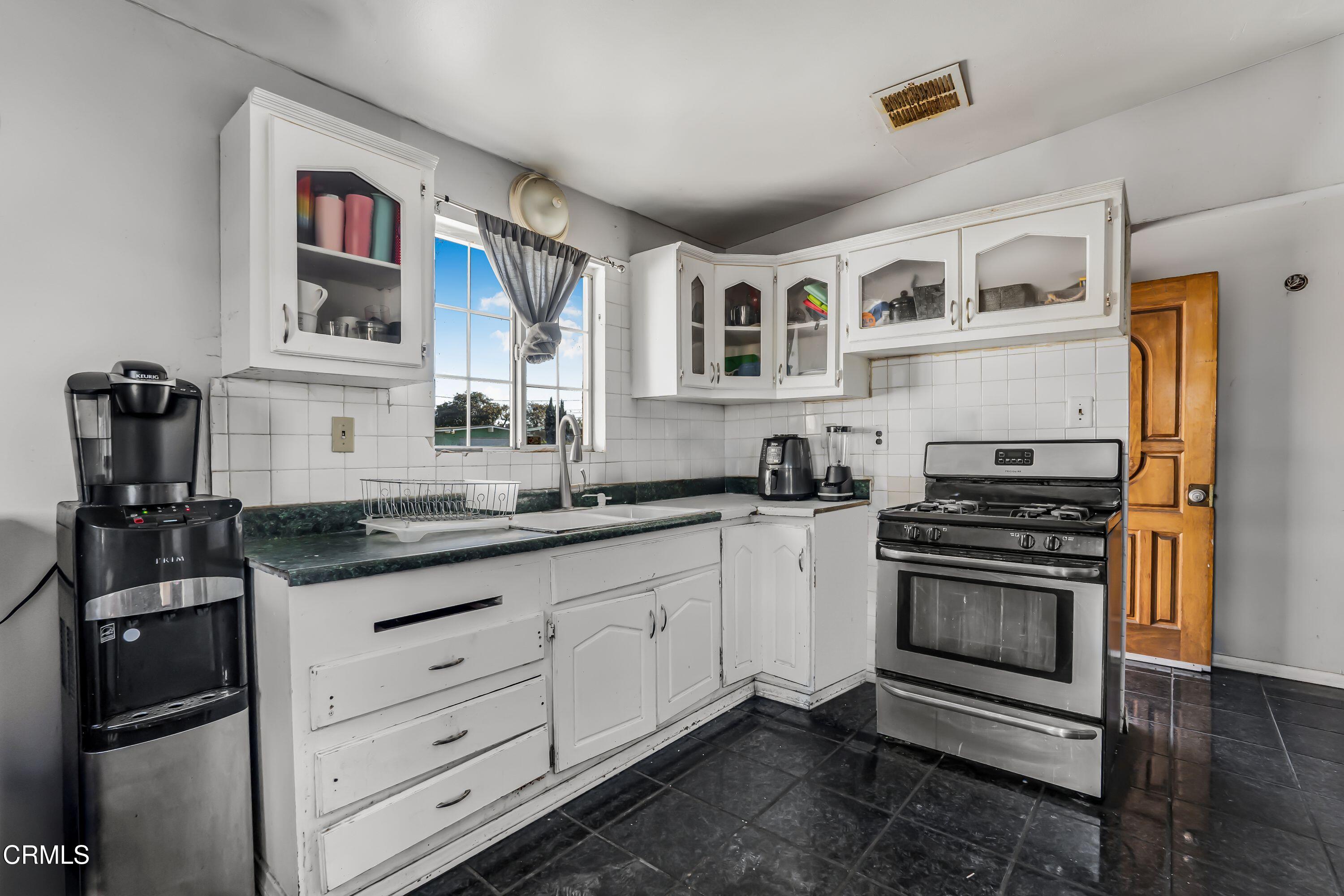 770 Simon Way Oxnard, CA 93036 - Photo 8 of 27 8