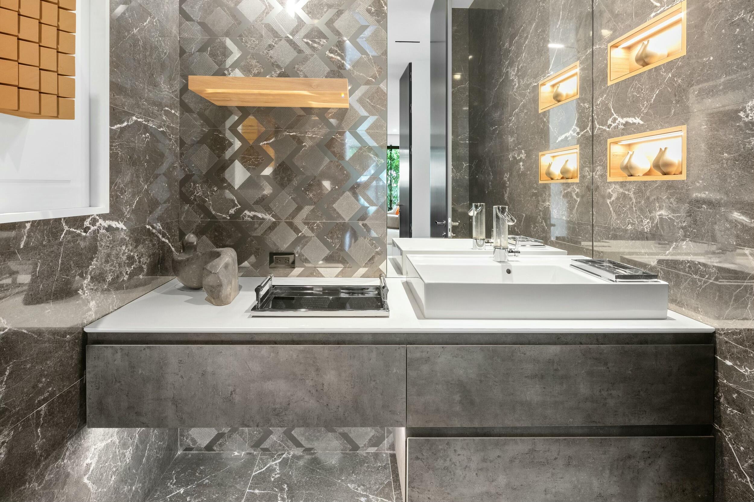 2633 Spanish River Road Boca Raton, FL 33432 - Photo 40 of 66 Powder room