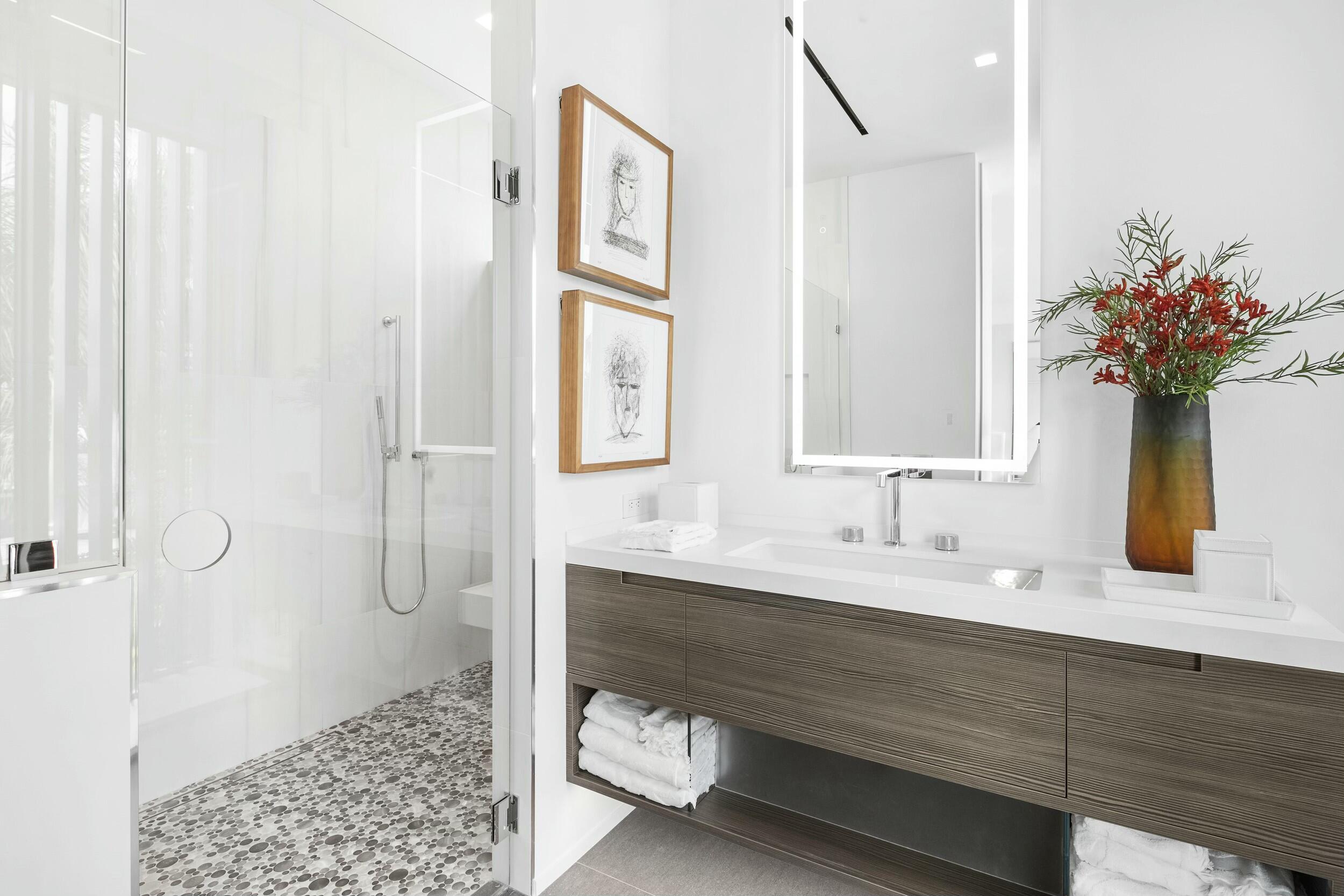 2633 Spanish River Road Boca Raton, FL 33432 - Photo 63 of 66 Guest bathroom