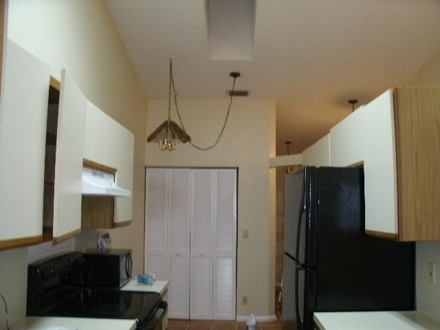 23032 Island View, Unit C Boca Raton, FL 33433 - Photo 3 of 18 Kitchen skylight