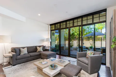 $895,000 | 8 Biltmore Estate, Unit 114, Phoenix, AZ 85016