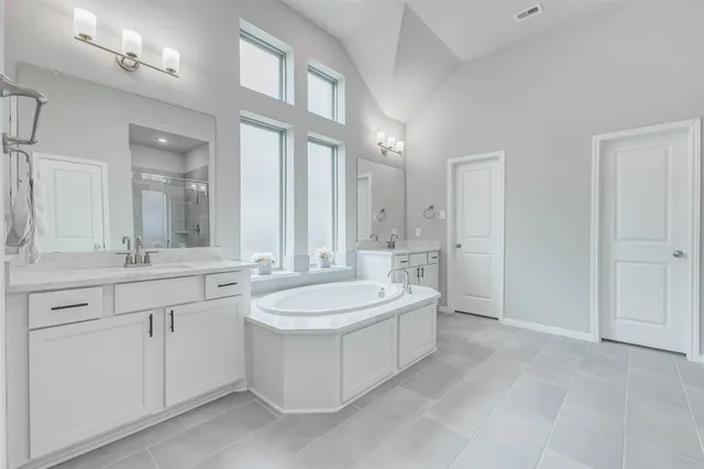 $599,000 | 2806 Kingly Pne Trail, Conroe, TX 77385