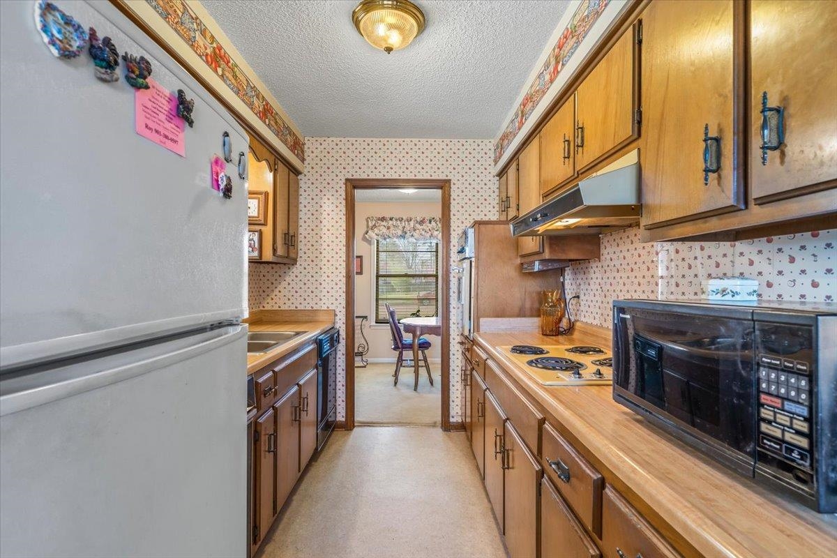 6824 Dawnhill Road Bartlett, TN 38135 - Photo 26 of 31 a kitchen with stainless steel appliances granite countertop a stove and a refrigerator