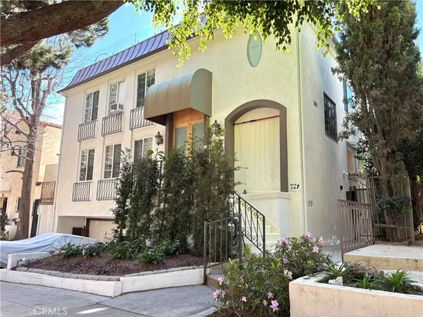 $3,990 | 944 17th Street, Unit 5, Santa Monica, CA 90403