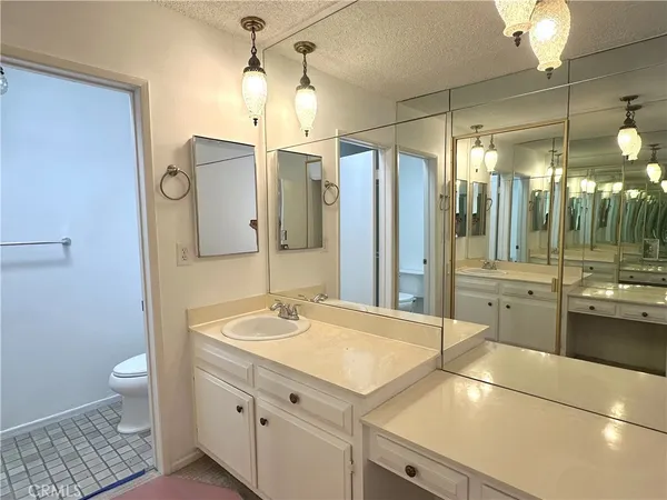 $3,990 | 944 17th Street, Unit 5, Santa Monica, CA 90403