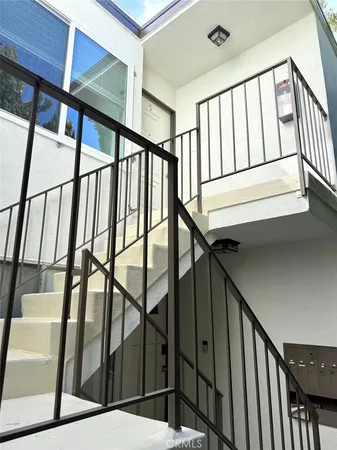 $3,990 | 944 17th Street, Unit 5, Santa Monica, CA 90403