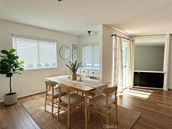 $3,990 | 944 17th Street, Unit 5, Santa Monica, CA 90403