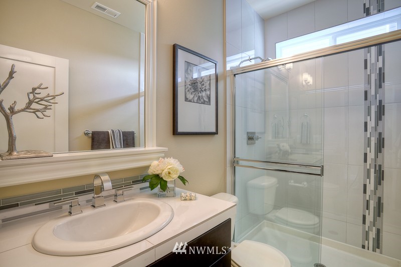 10827 Northeast 190th Place Bothell, WA 98011 - Photo 10 of 18 Gallery Image 10