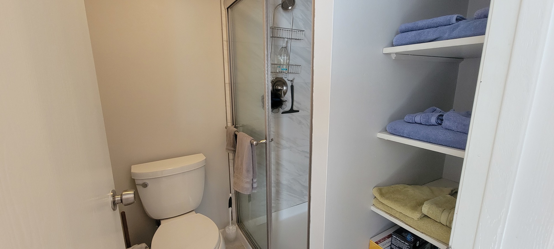 525 Cumnor Road, Unit 302 Westmont, IL 60559 - Photo 7 of 12 a bathroom with a toilet and a sink