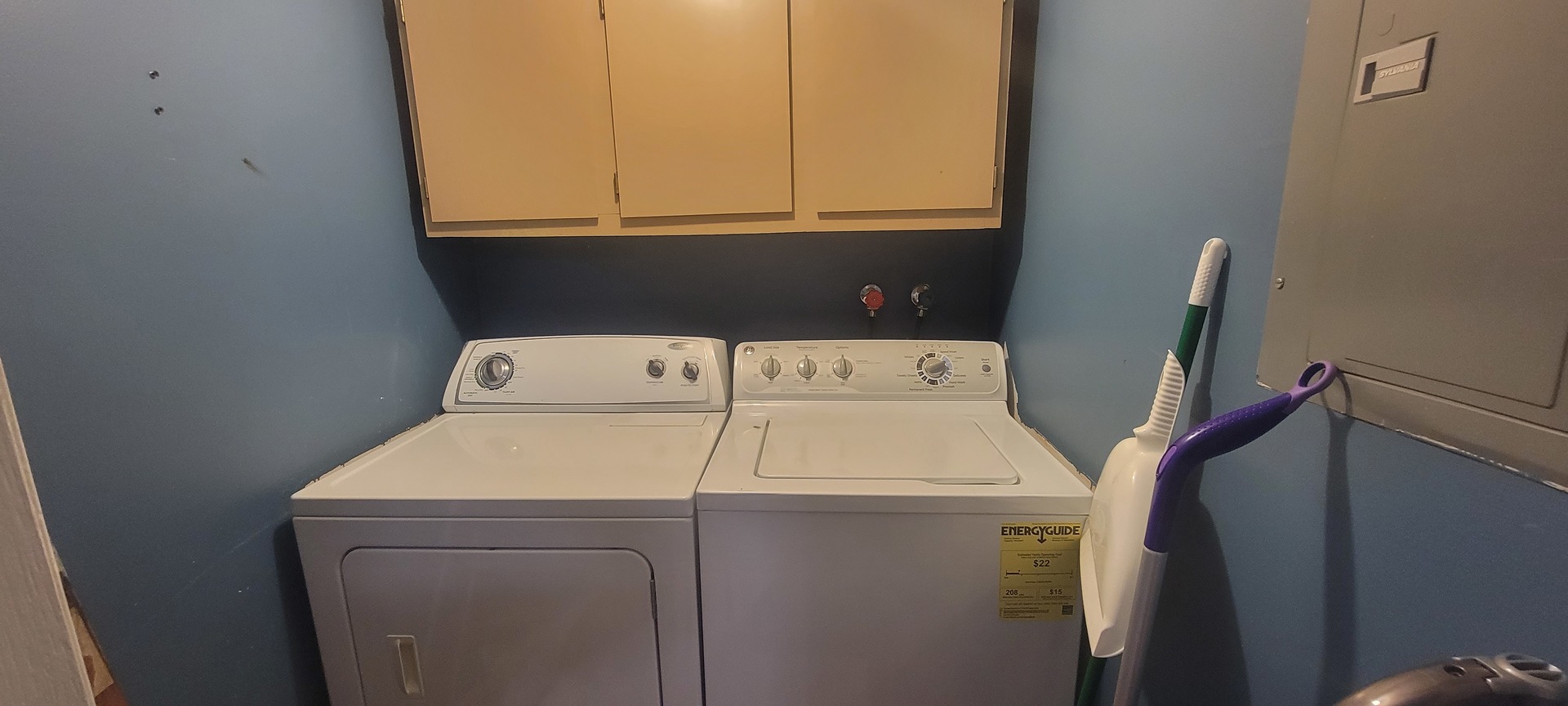 525 Cumnor Road, Unit 302 Westmont, IL 60559 - Photo 9 of 12 a utility room with dryer and washer
