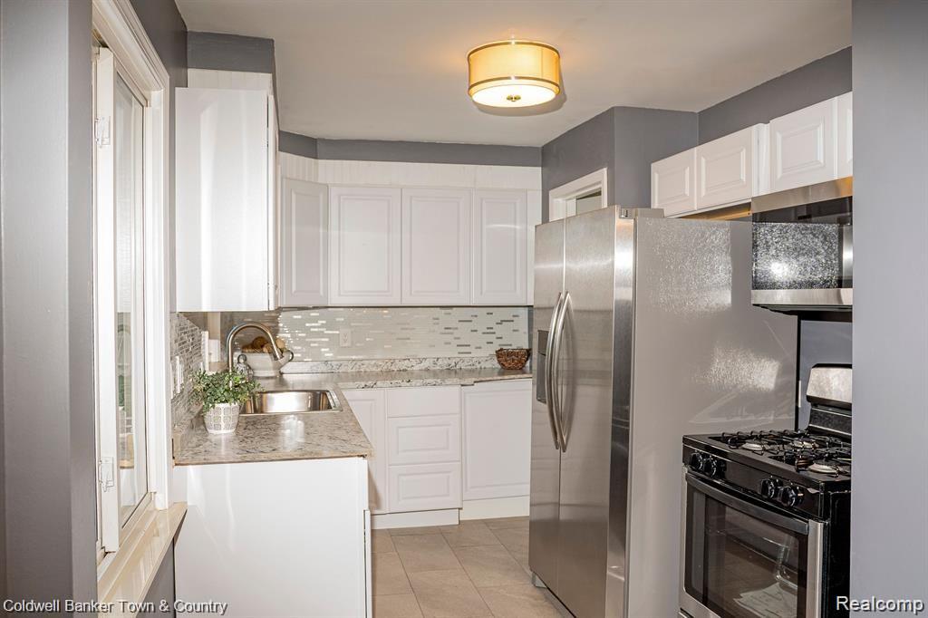 21260 Ridgedale Street Oak Park, MI 48237 - Photo 5 of 23