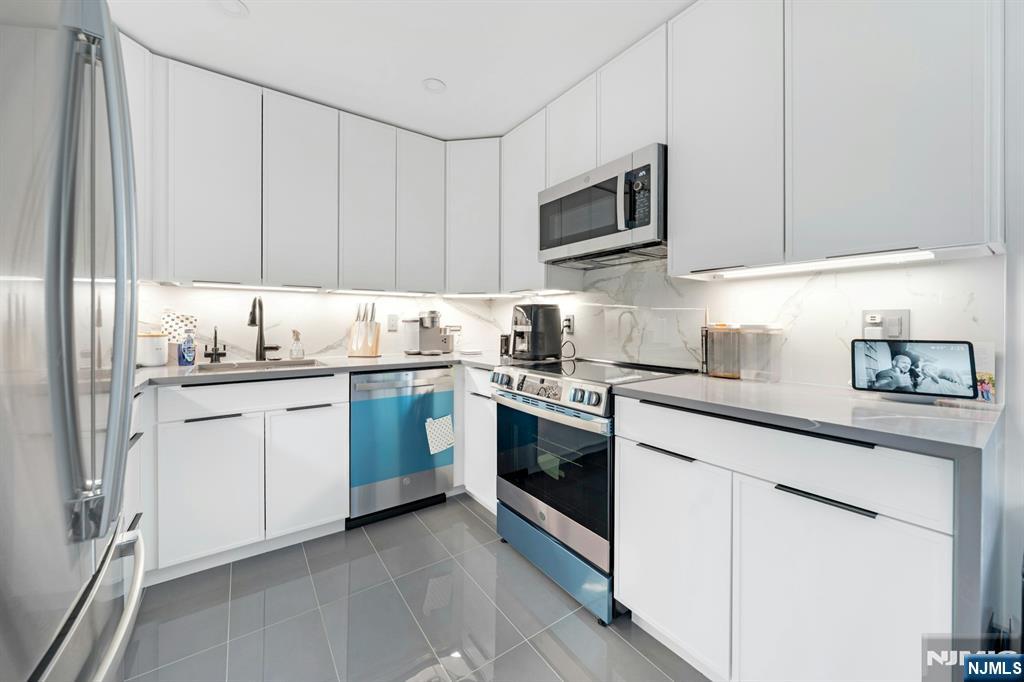 228 Johnson Avenue, Unit 5 Hackensack, NJ 07601 - Photo 4 of 15