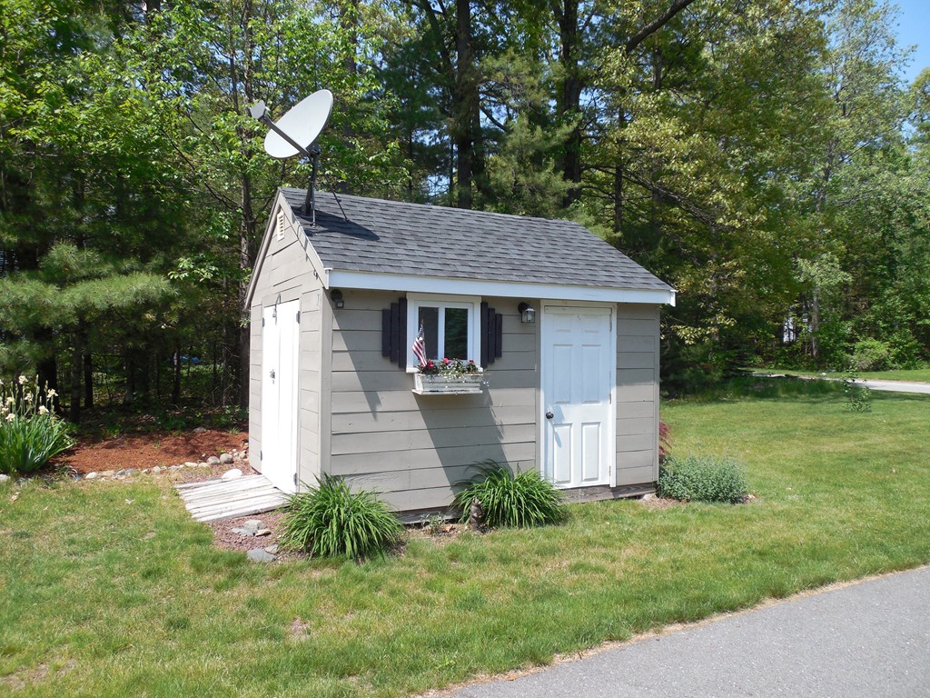 27 Stonefence Road Lunenburg, MA 01462 - Photo 25 of 25 a front view of house with a garden