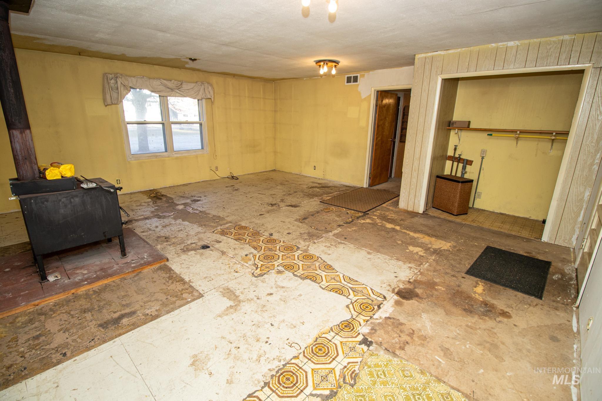 404 Harmony Heights Road Orofino, ID 83544 - Photo 21 of 35 View of unfurnished living room