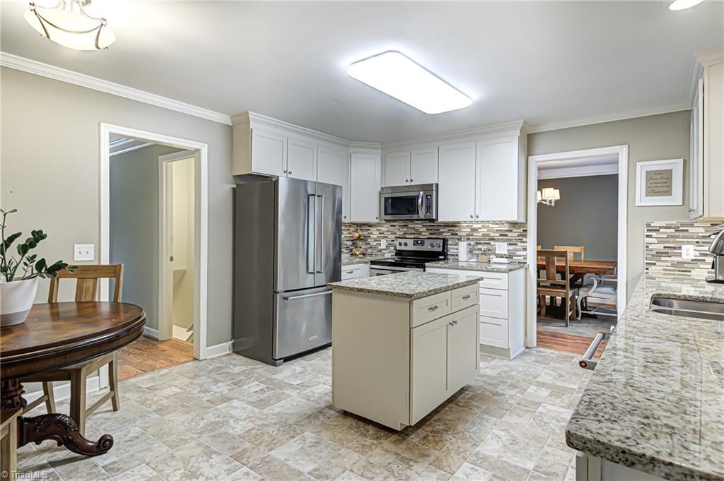 6135 Styers Ferry Road Clemmons, NC 27012 - Photo 12 of 29 Under cabinet LED lighting