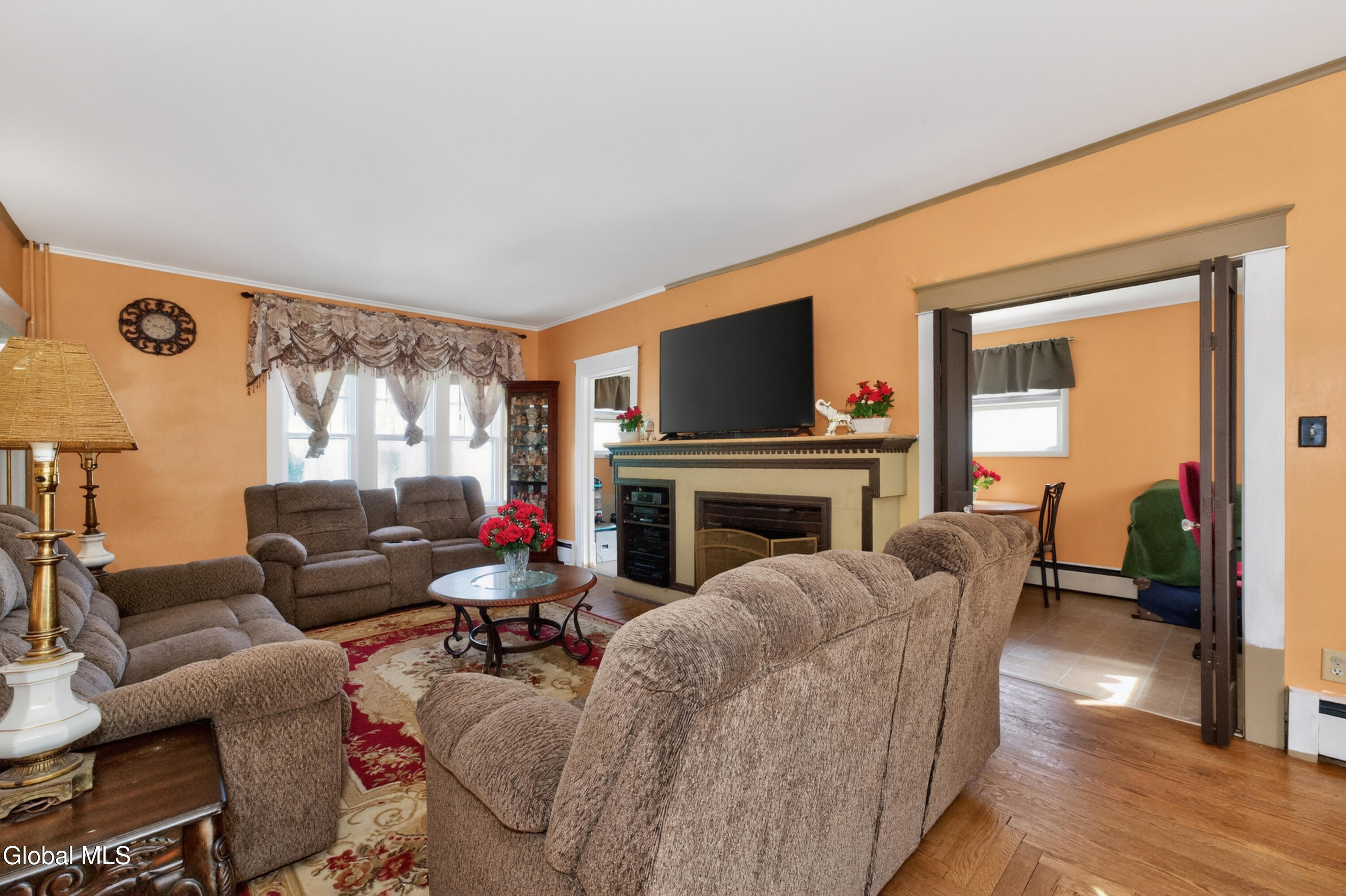 1648 Randolph Road Schenectady, NY 12308 - Photo 8 of 34 2 Livingroom 2