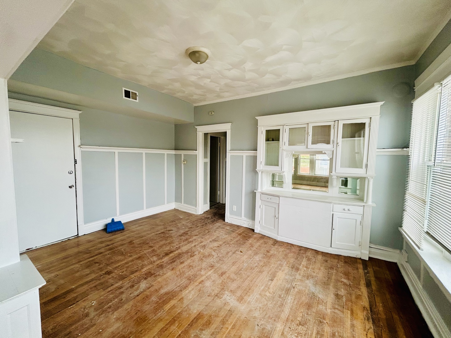 7459 South Champlain Avenue Chicago, IL 60619 - Photo 3 of 16