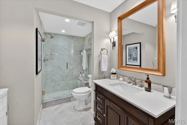 $350,000 | 4355 Maryland Avenue, Unit 319, St. Louis, MO 63108