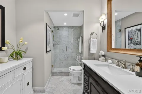 $350,000 | 4355 Maryland Avenue, Unit 319, St. Louis, MO 63108