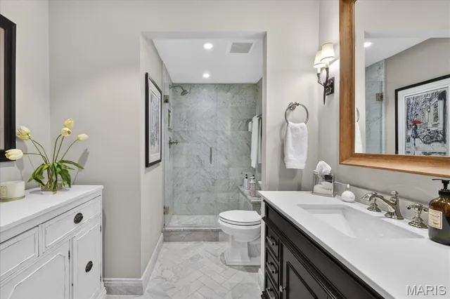 $350,000 | 4355 Maryland Avenue, Unit 319, St. Louis, MO 63108