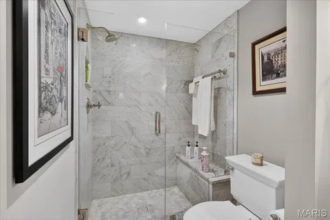 $350,000 | 4355 Maryland Avenue, Unit 319, St. Louis, MO 63108