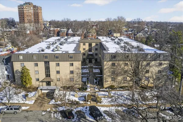 $350,000 | 4355 Maryland Avenue, Unit 319, St. Louis, MO 63108