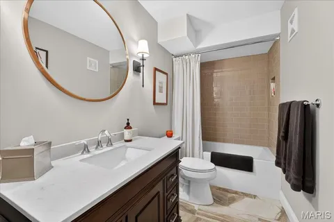 $350,000 | 4355 Maryland Avenue, Unit 319, St. Louis, MO 63108