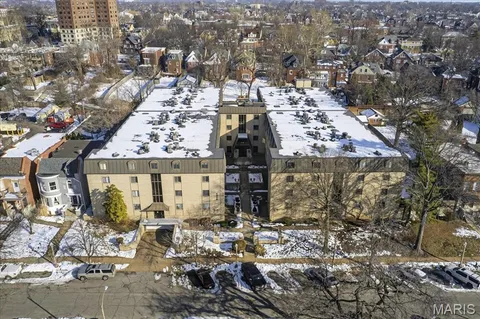 $350,000 | 4355 Maryland Avenue, Unit 319, St. Louis, MO 63108