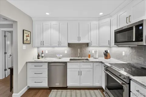 $350,000 | 4355 Maryland Avenue, Unit 319, St. Louis, MO 63108