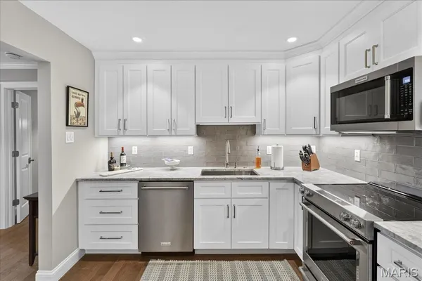 $350,000 | 4355 Maryland Avenue, Unit 319, St. Louis, MO 63108